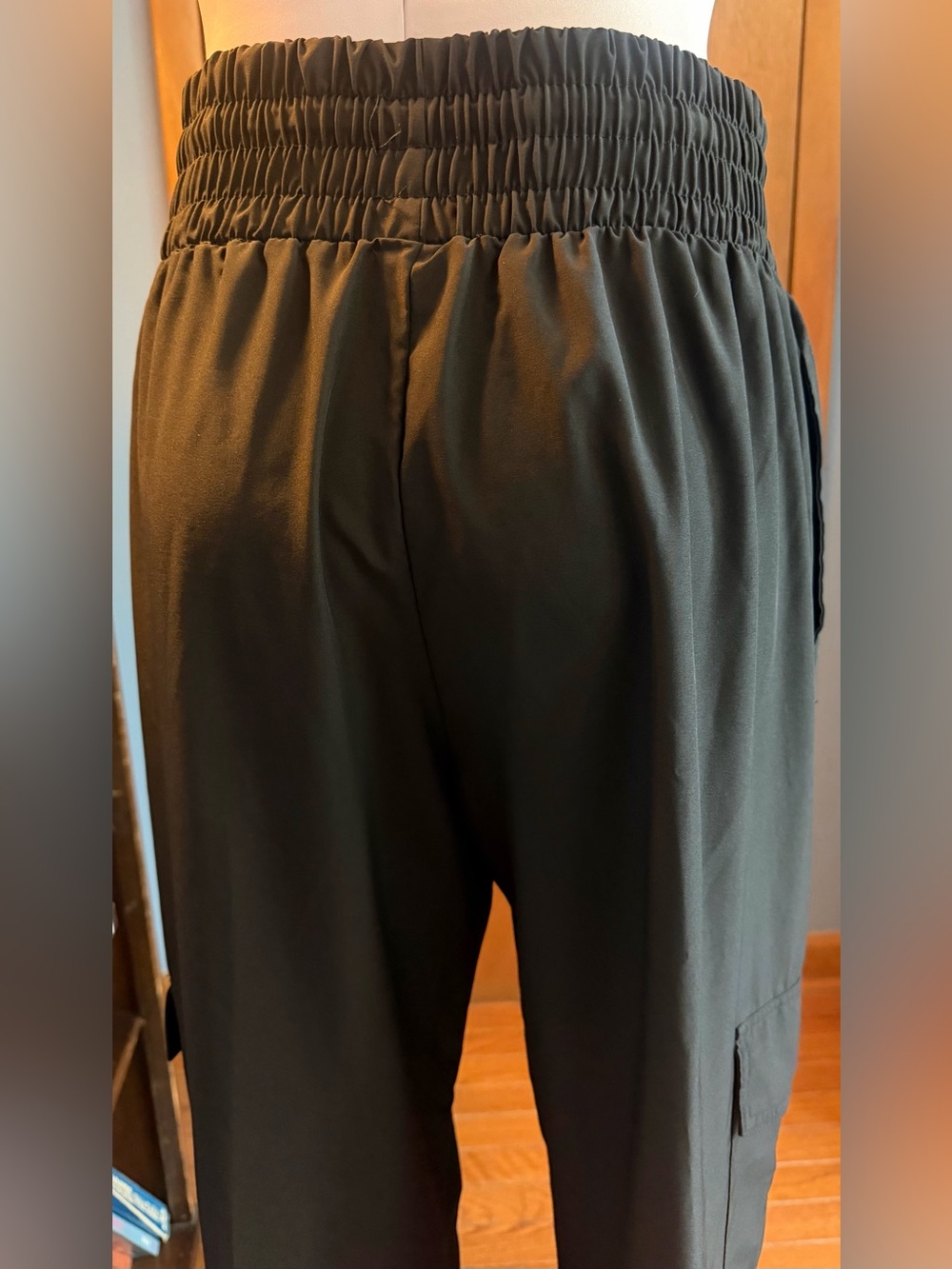 Women's Black Straight-Leg Cargo Pants Sz L - Picture 7 of 9